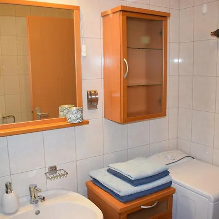 شقة Romai Lakopark Pool Apartman Hévíz