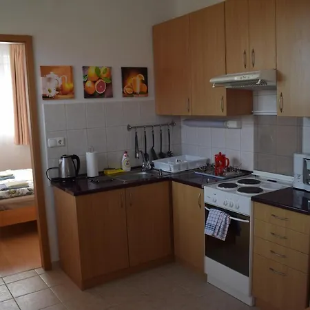 شقة Romai Lakopark Pool Apartman Hévíz