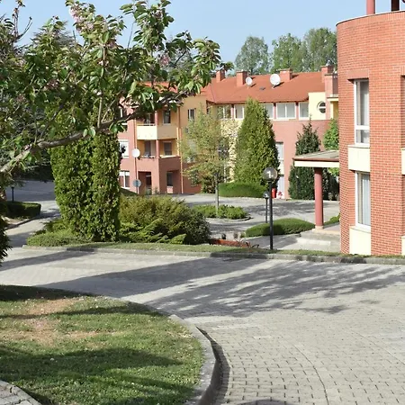 Romai Lakopark Pool Apartman شقة *