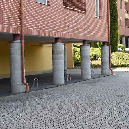Romai Lakopark Pool Apartman شقة
