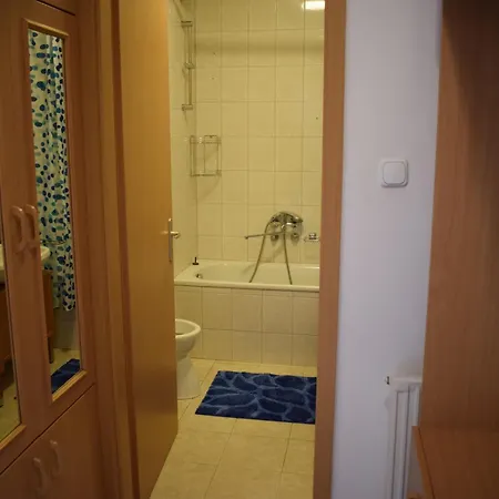 شقة Romai Lakopark Pool Apartman *