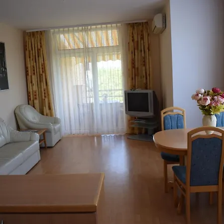 شقة Romai Lakopark Pool Apartman Hévíz