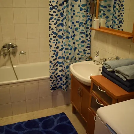 شقة Romai Lakopark Pool Apartman Hévíz